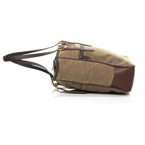 Square design with a gusset bottom allow the bag to sit nicely on the ground.