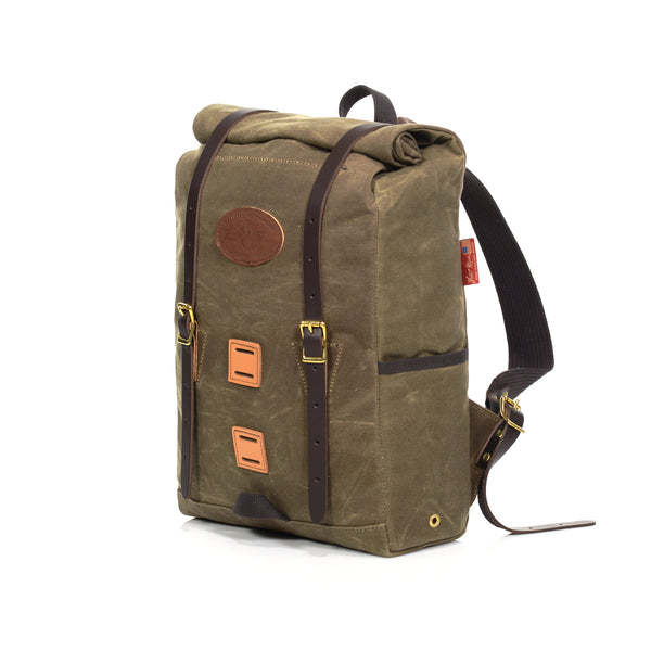 The Arrowhead backpack comes with side slip pockets, high quality brass buckles on the closure straps and shoulder straps.