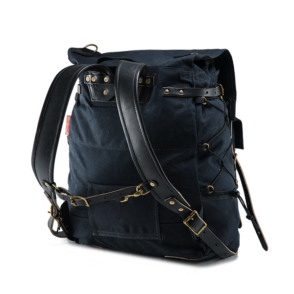 All three sizes of the Isle Royale also come in our Heritage Black waxed canvas.
